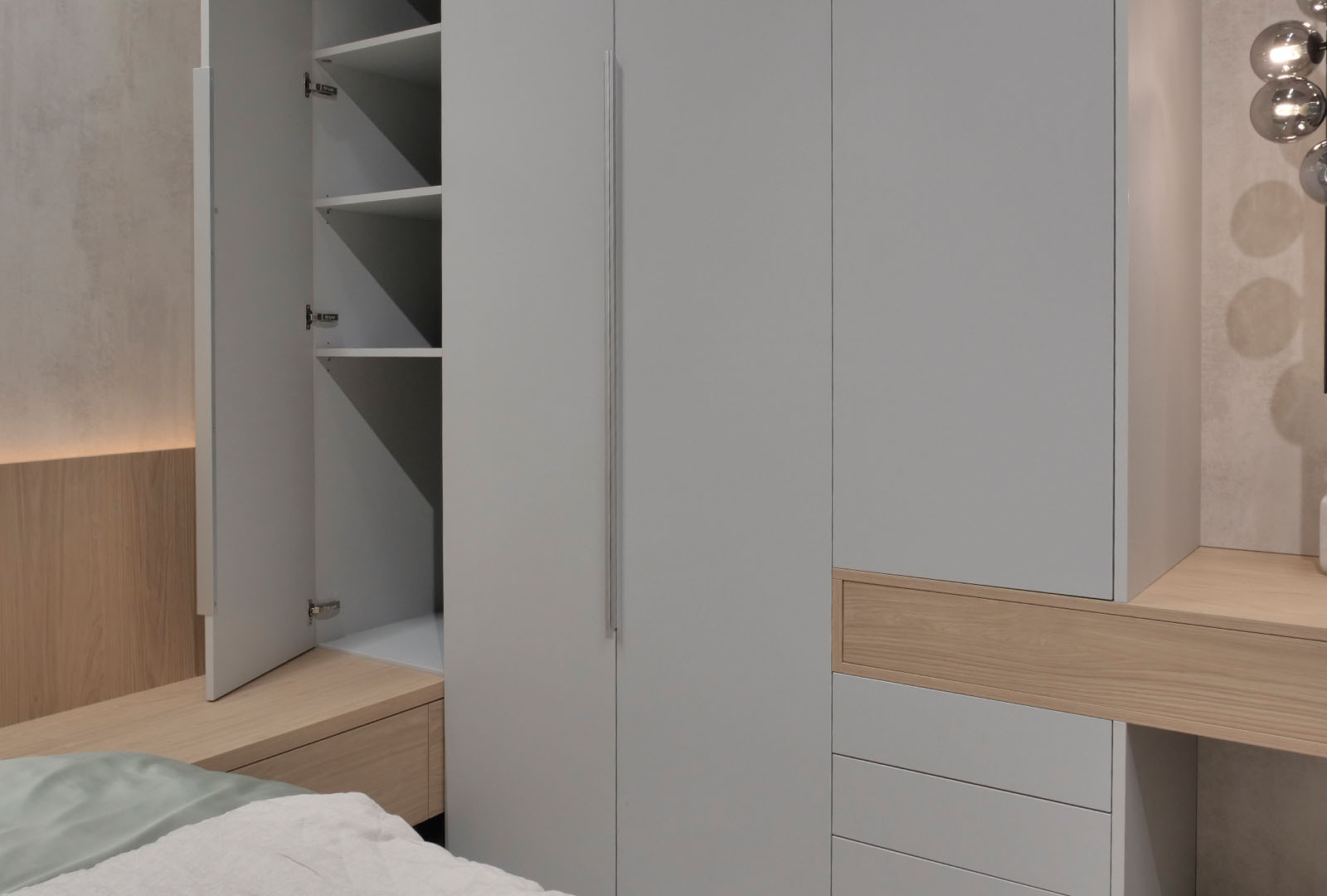 Interier_Svetlosivy_matt_dub_casella_prirodny_chromix_biely (6)